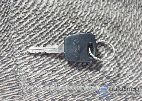 2000 Ford F-150 Lariat/Work Series/Xl/Xlt from USA, damaged, VIN 1FTRX17L9YNB47943